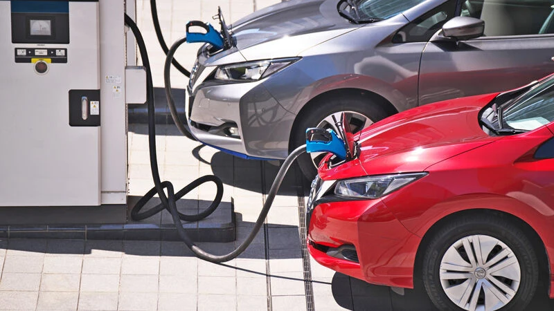 電気自動車の安全性を徹底解説！バッテリー火災リスクと最新の安全対策
